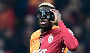 镜报：曼联希望以4000万英镑签下奥斯梅恩，他是今夏的首要目标