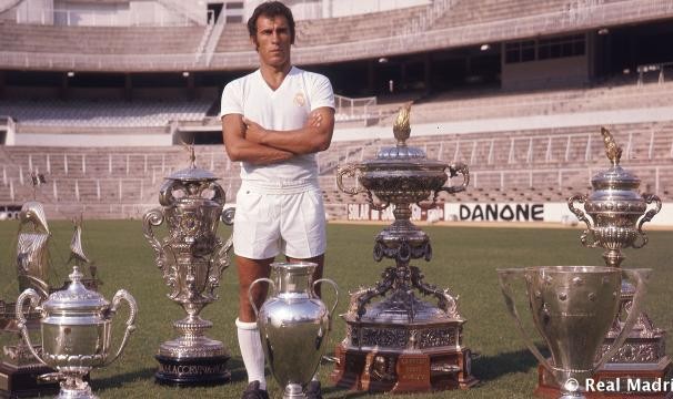 开云体育-【人物】阿曼西奥：皇马右路主宰，后卫的“噩梦巫师”