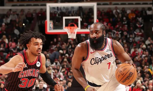 开云app-快船惨败公牛28分 六连胜遭终结！第二节被轰45-19末节提前认输